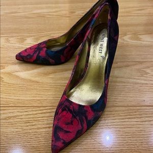 Nine West red floral velvet heeled shoes